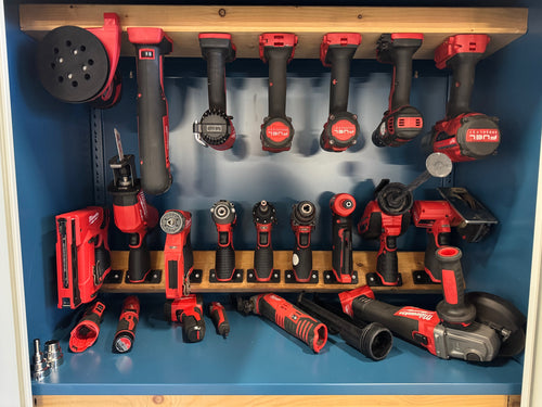Milwaukee 18v startpakke - 17 holdere til batteri og verktøy