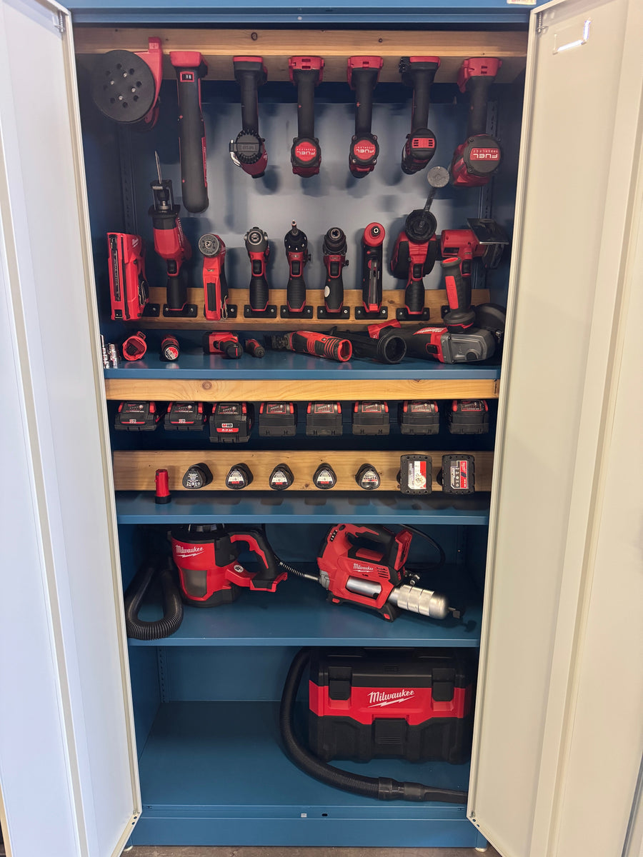Milwaukee 18v startpakke - 17 holdere til batteri og verktøy